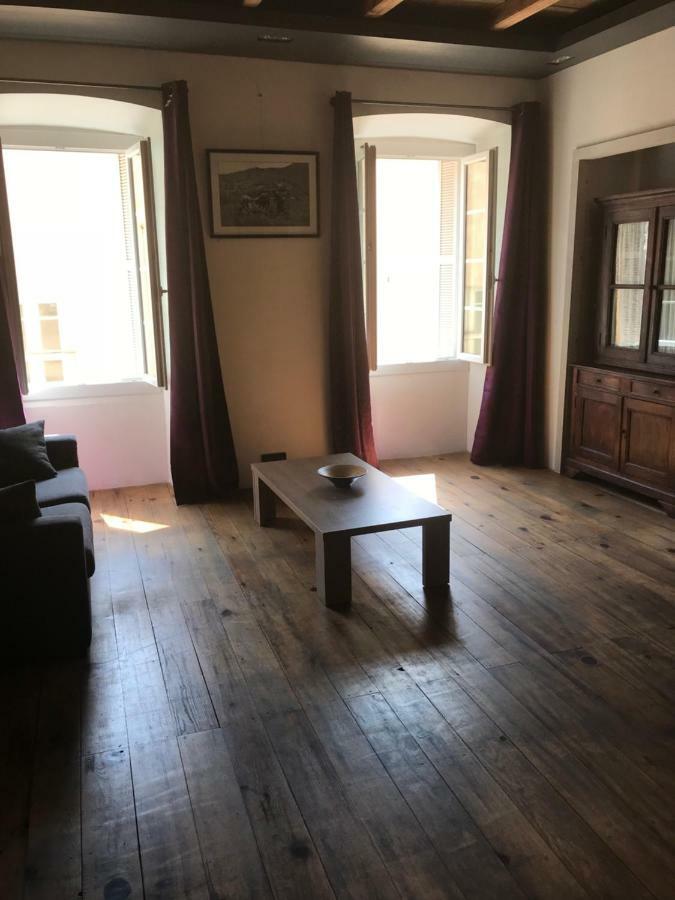 L'ile-rousse Apartment *